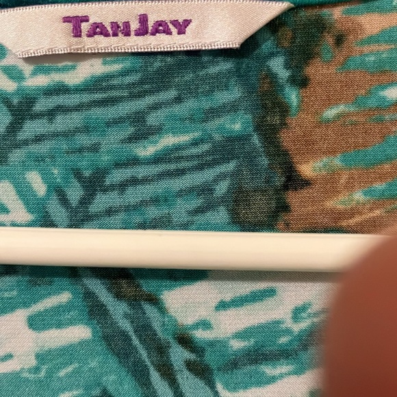 Beautiful top - Picture 2 of 2